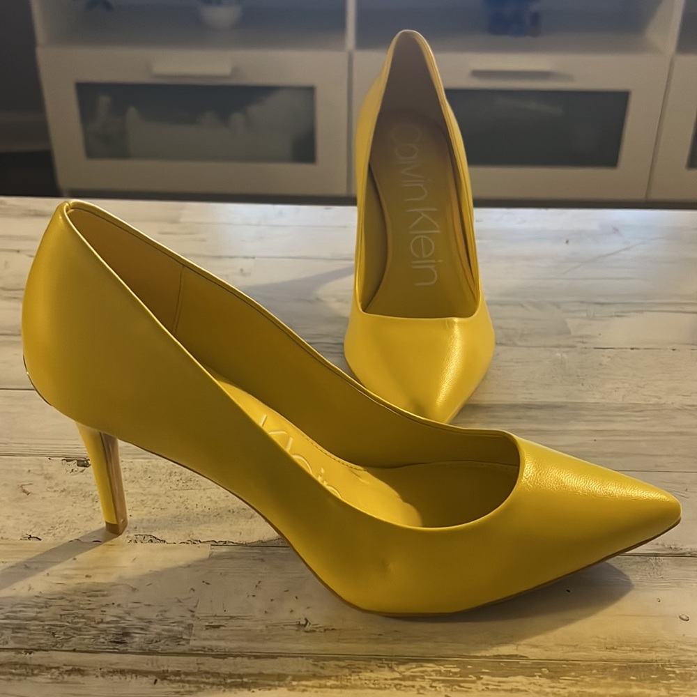 Calvin Klein Pumps